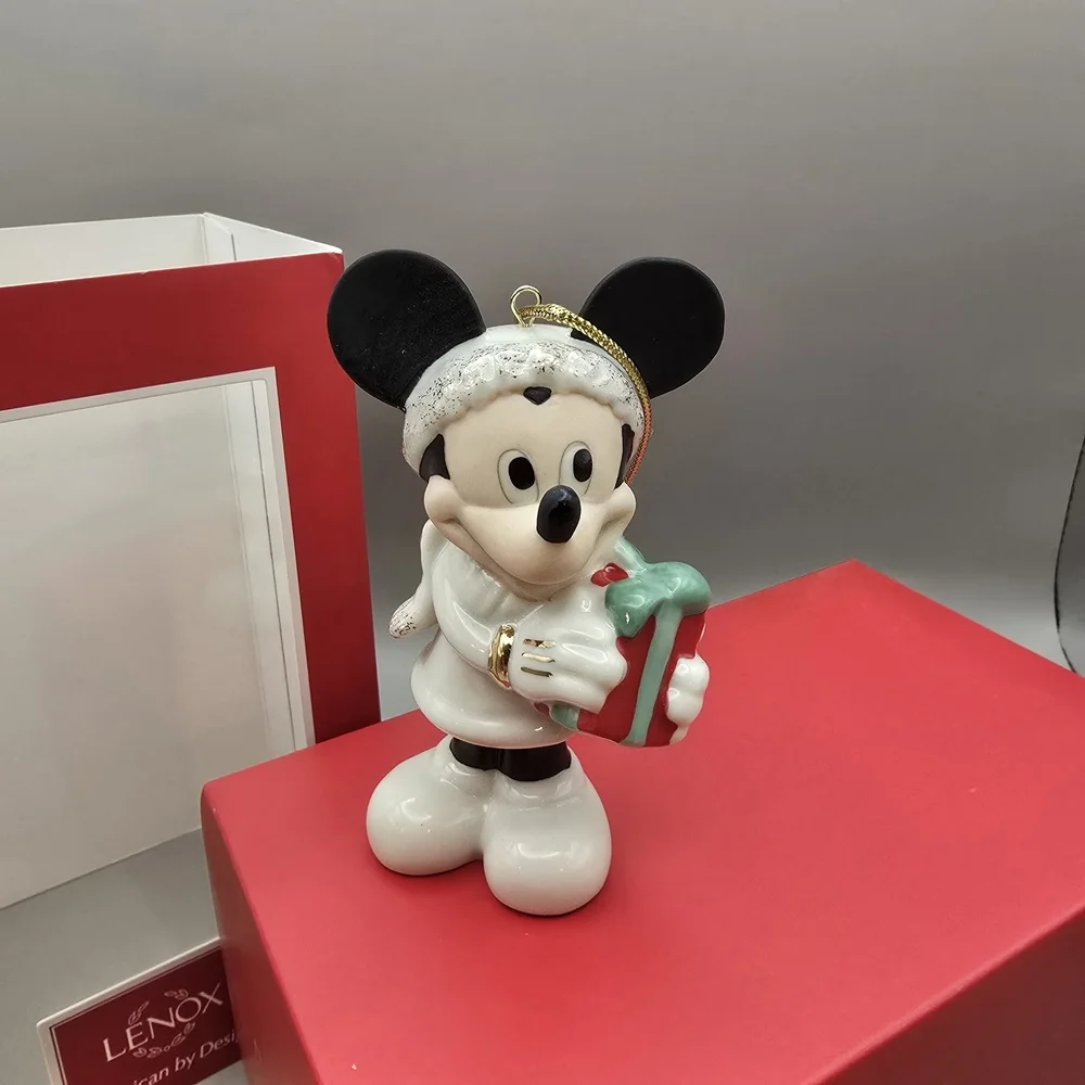 Lenox Disney Showcase Collection Christmas Ornament.... Surprise for Mickey.